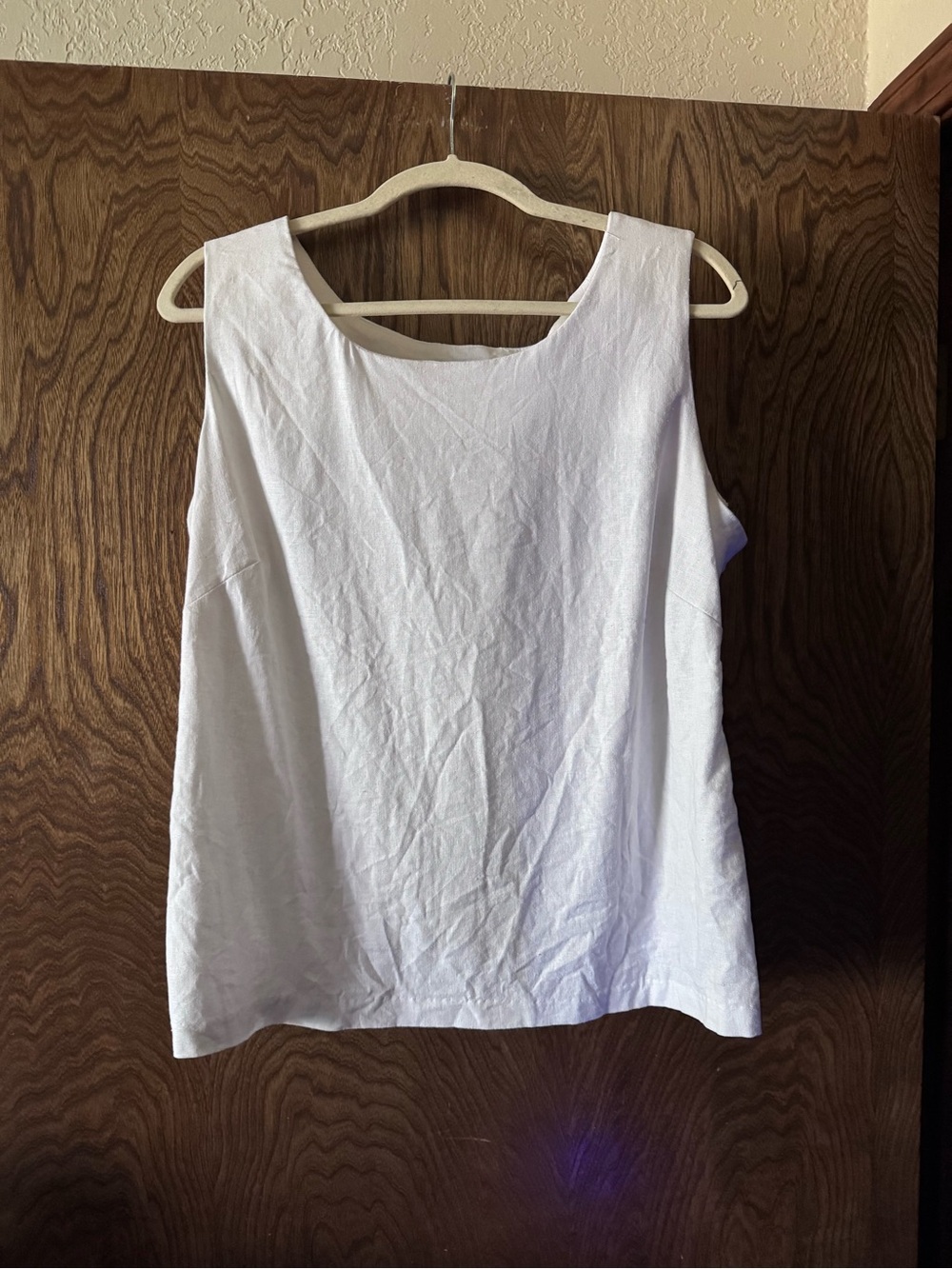 Sleeveless White Linen-Blend Tunic Top